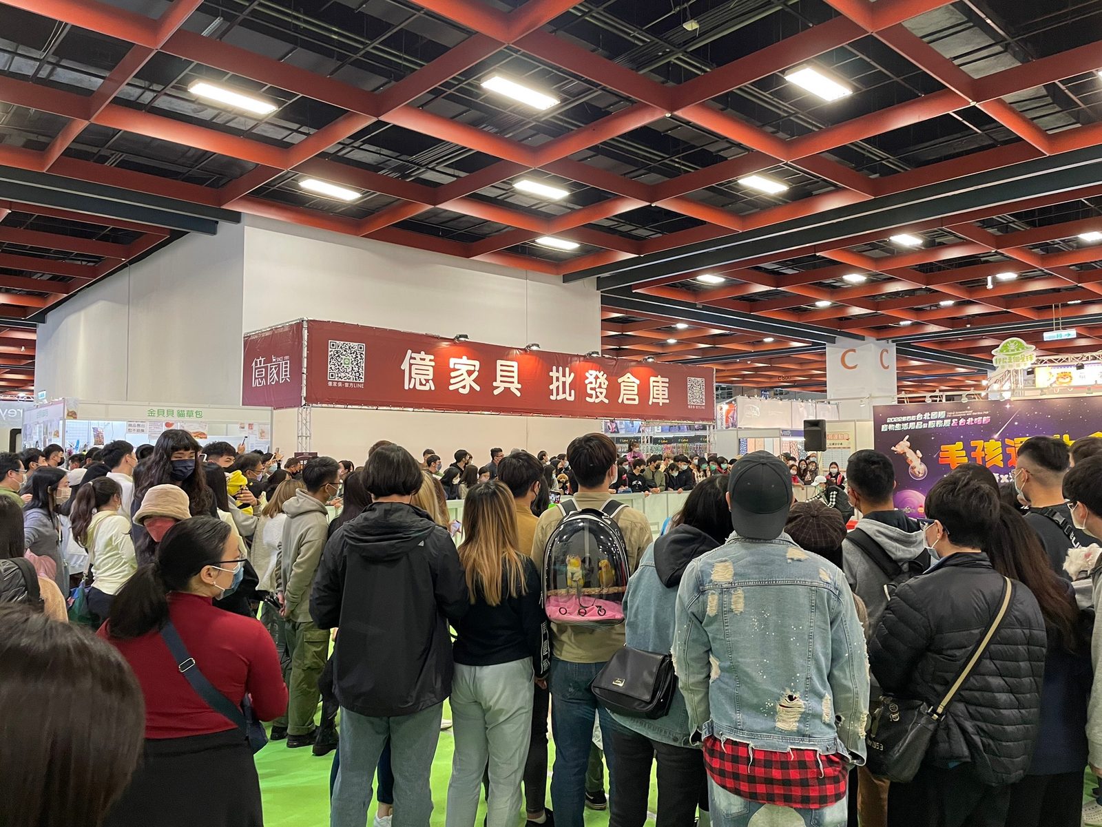 寵物展億家俱攤位人潮