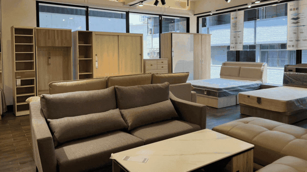 億家俱高雄店-布沙發與茶几展示區