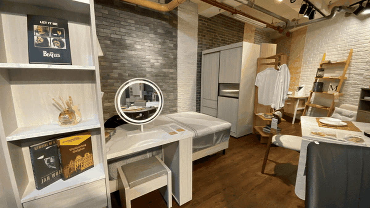 億家俱萬華店-化妝台、書櫃與臥室家具展示區