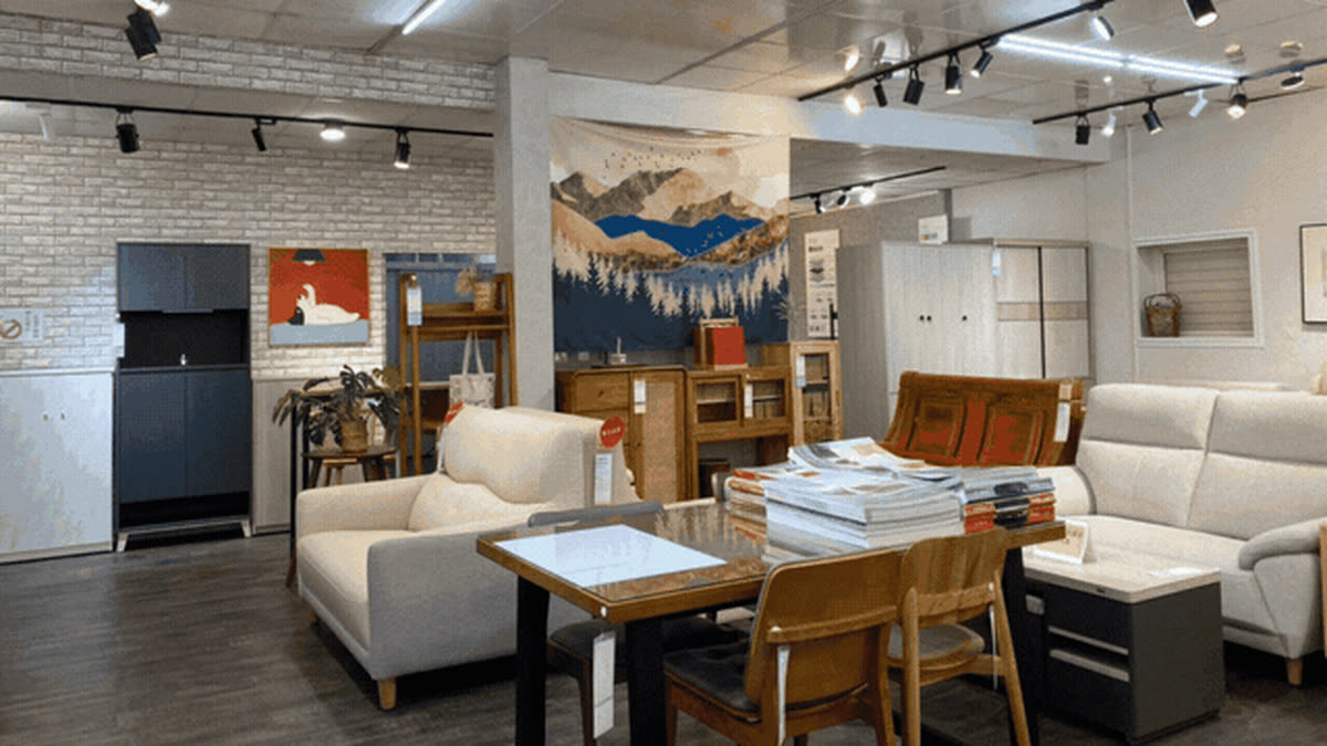 億家俱宜蘭店-餐桌椅與布沙發展示區