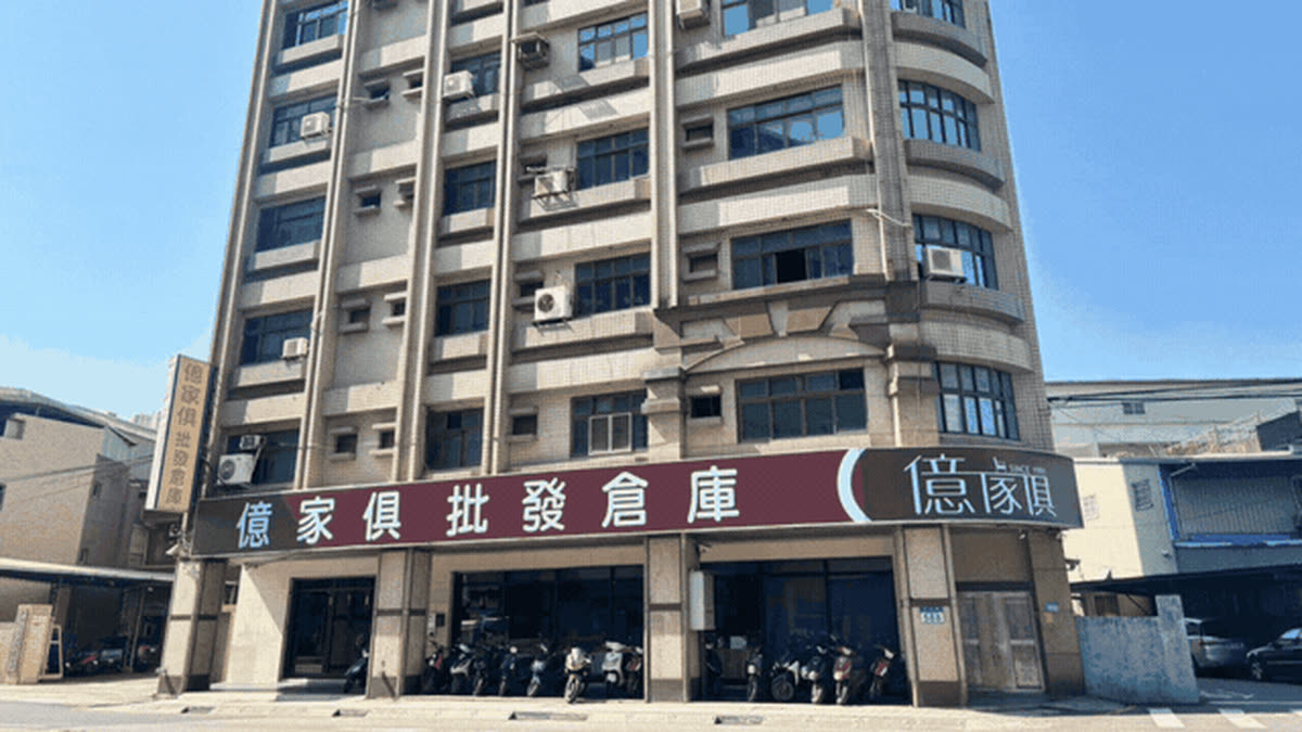 新莊家具推薦｜億家俱新莊店：輔大附近，書桌、沙發床、收納家具平價選